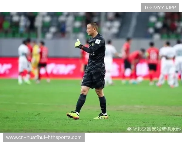 北京国安中场直塞多次打穿防守